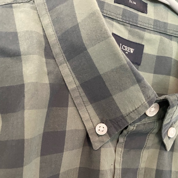 J Crew XL button down, Slim cut, green check, great shape with very little wear - Picture 4 of 7